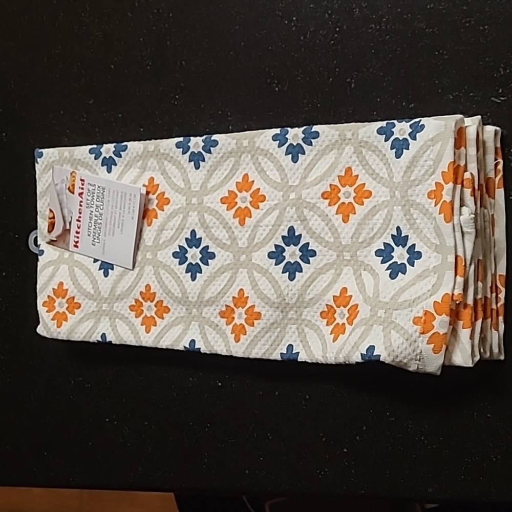 KitchenAid Towels - Picture 2 of 7